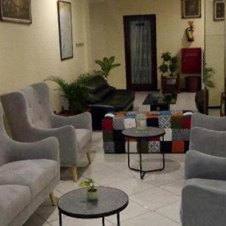 Hotel Merdeka Madiun Extérieur photo