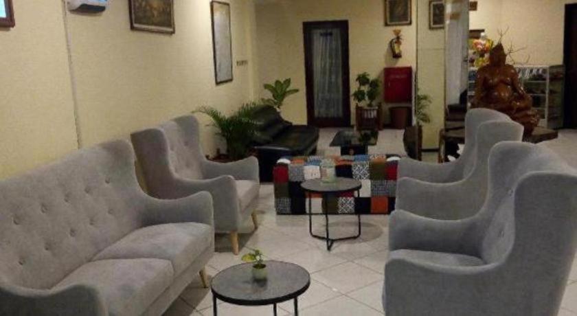 Hotel Merdeka Madiun Extérieur photo