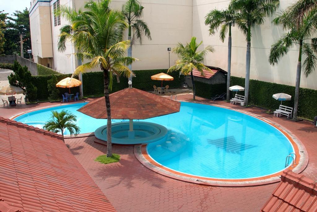 Hotel Merdeka Madiun Extérieur photo
